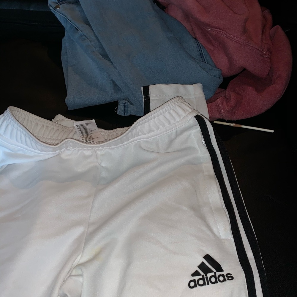 White joggers/sweats